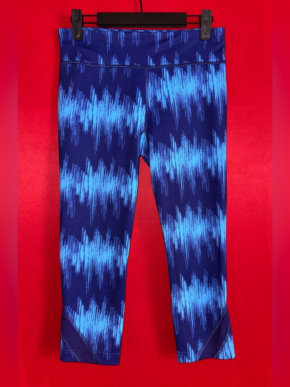 #464-Under Armour Blue Tie-Dye Cropped Leggings Super Comfortable Size Medium